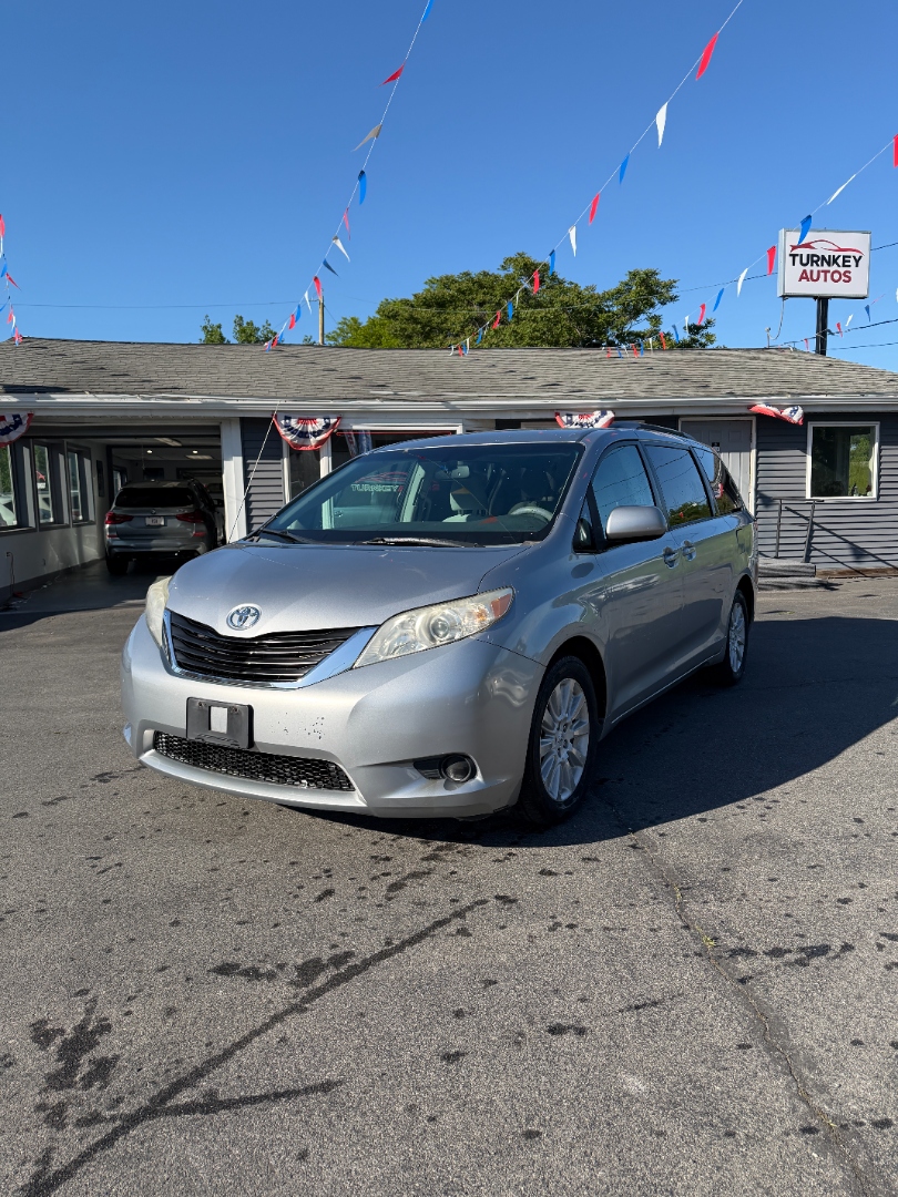 2013 Toyota Sienna's photo