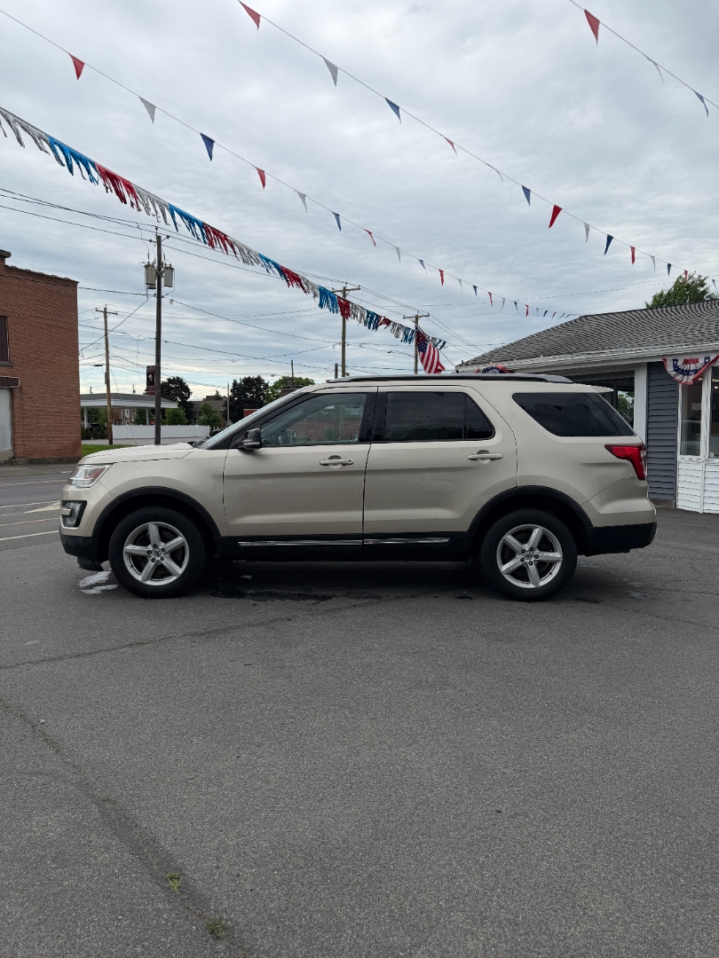 2017 Ford Explorer XLT - Photo 8