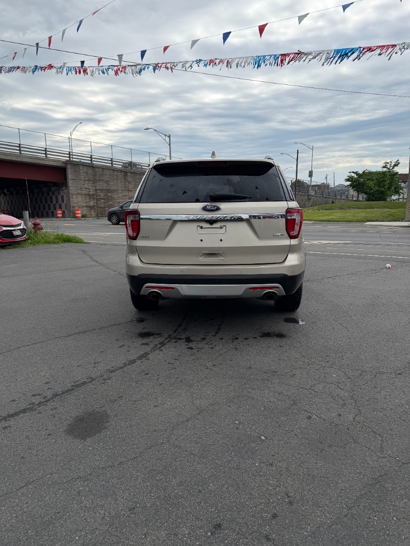 2017 Ford Explorer XLT - Photo 6