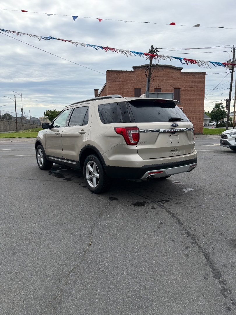2017 Ford Explorer XLT - Photo 7