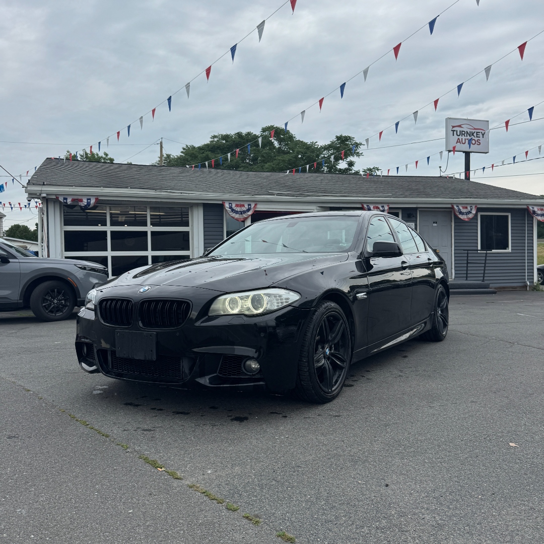 2013 BMW 5 Series 535i xDrive Sedan's photo