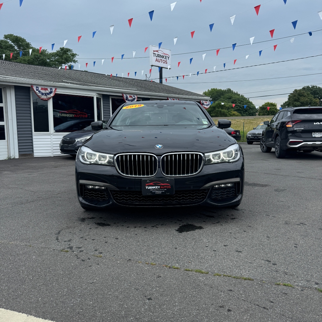 2019 BMW 7 Series 740i - Photo 2